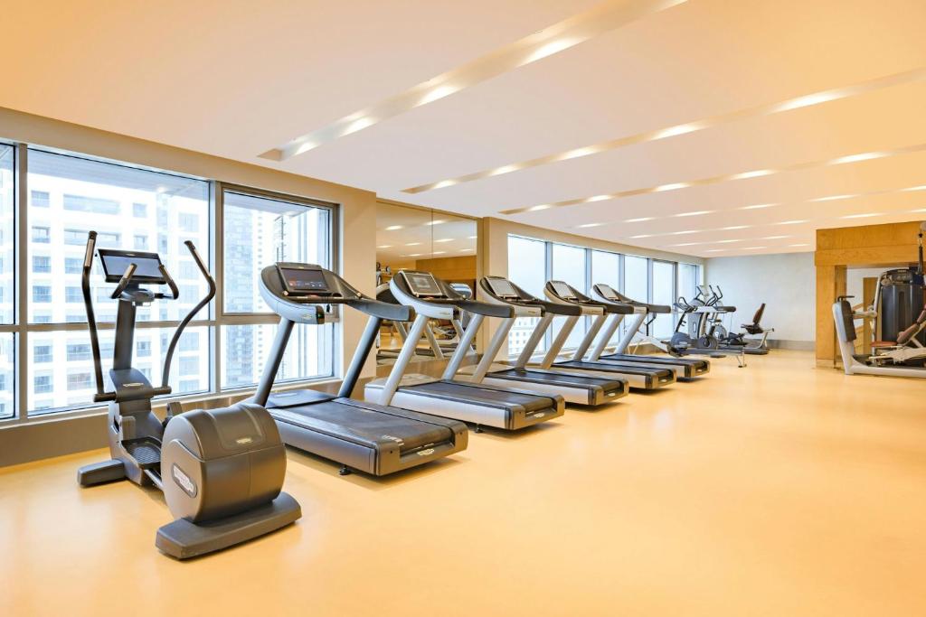 Fitness centrum a/nebo fitness zařízení v ubytování Qabila Westbay Hotel