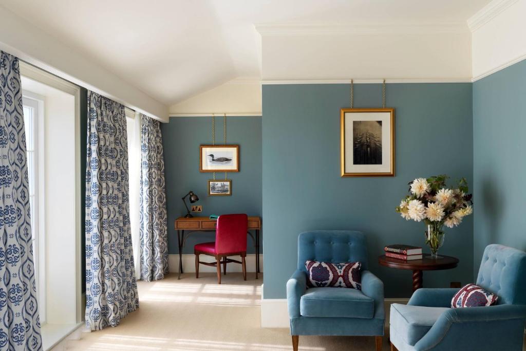 University Arms, Autograph Collection - Resim 12