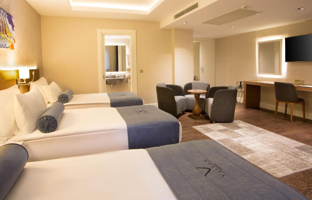 TV a/nebo společenská místnost v ubytování Veyron Hotels & SPA