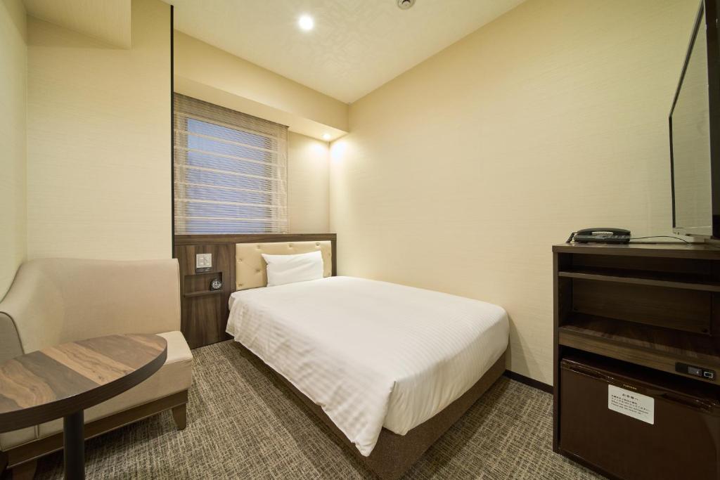 Postel nebo postele na pokoji v ubytování Via Inn Umeda