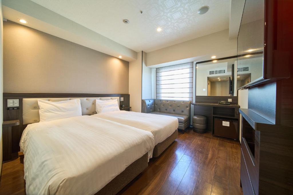 Postel nebo postele na pokoji v ubytování Via Inn Umeda