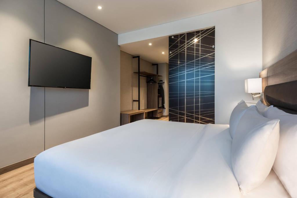 Postel nebo postele na pokoji v ubytování AC Hotel by Marriott Bogota Zona T
