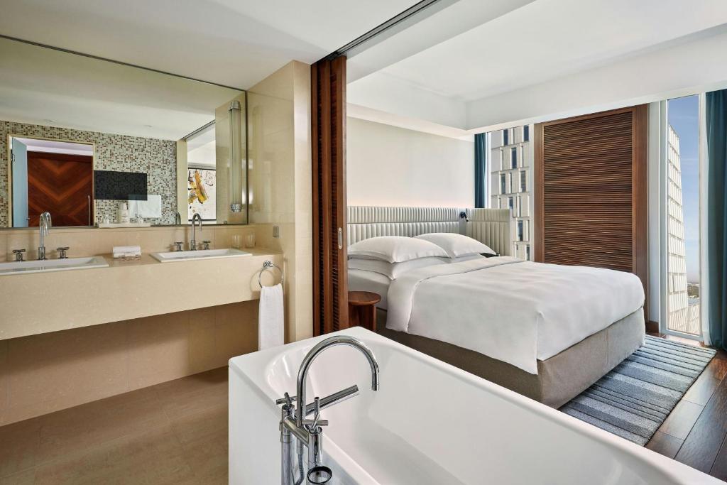 Cama o camas de una habitación en JW Marriott Hotel Frankfurt