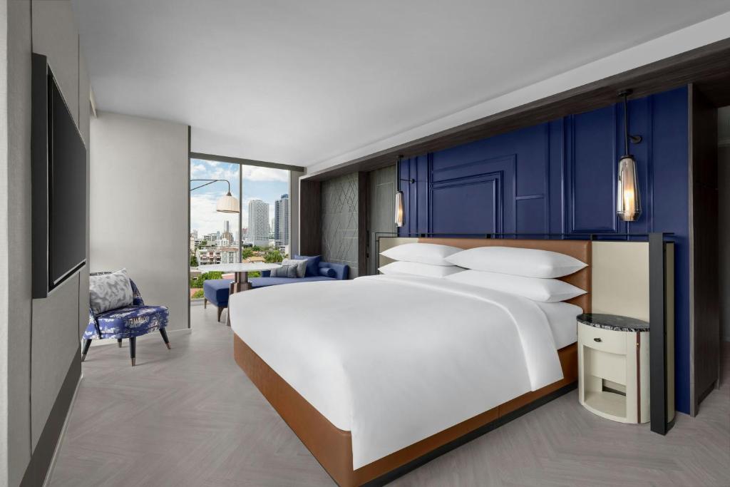 Madi Paidi Bangkok, Autograph Collection - Resim 42