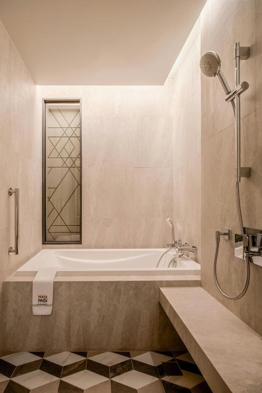 Madi Paidi Bangkok, Autograph Collection - Resim 40