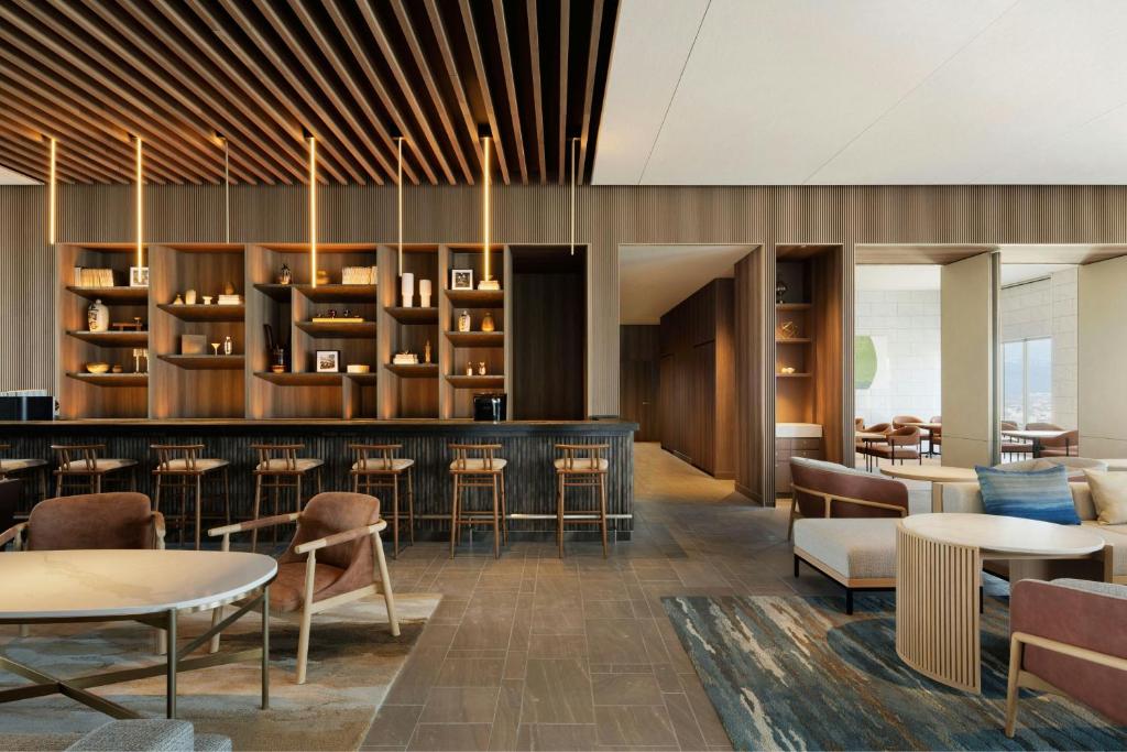 Posezení v ubytování Courtyard by Marriott Fukui