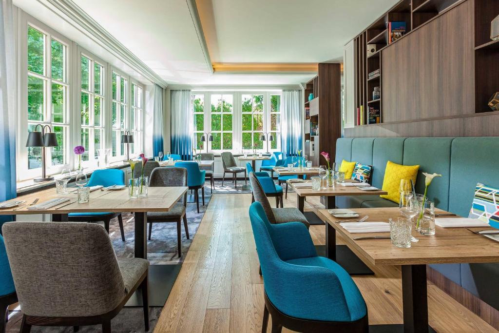 Courtyard by Marriott Hamburg Airport - Resim 5