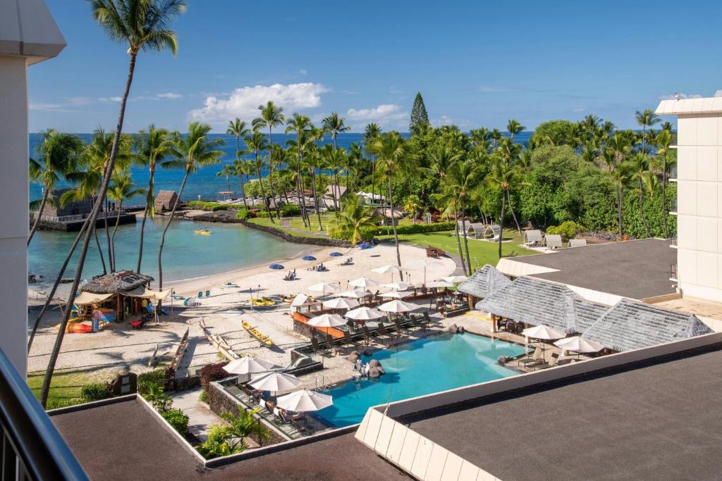 Courtyard by Marriott King Kamehameha's Kona Beach Hotel photo