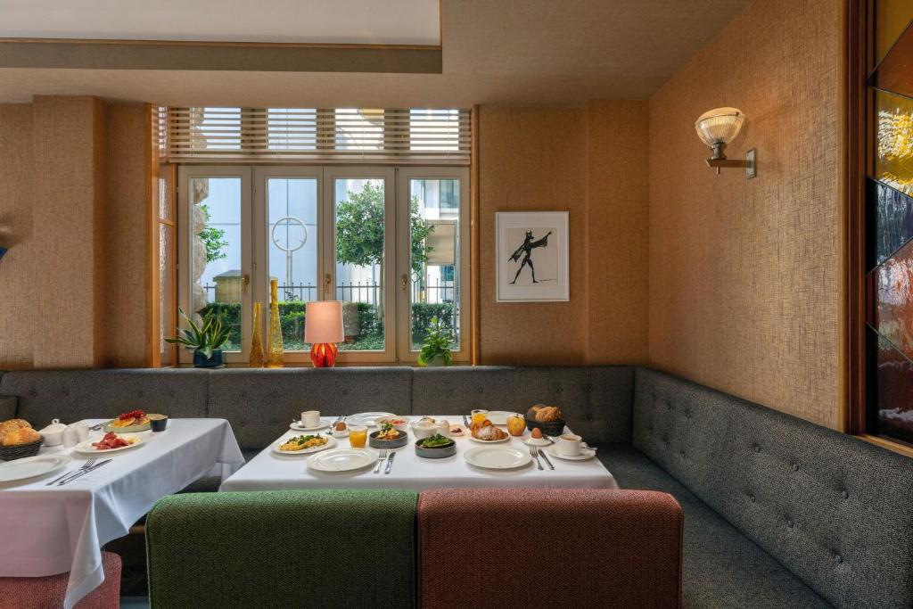 Comida no hotel ou em algum lugar perto