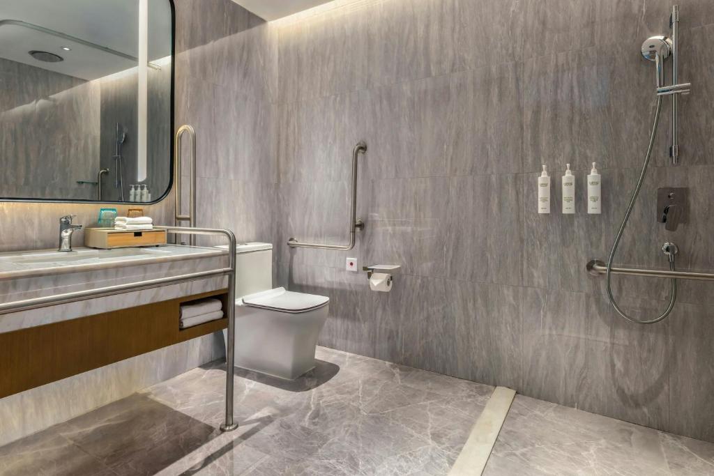 Koupelna v ubytování Courtyard by Marriott Foshan Gaoming