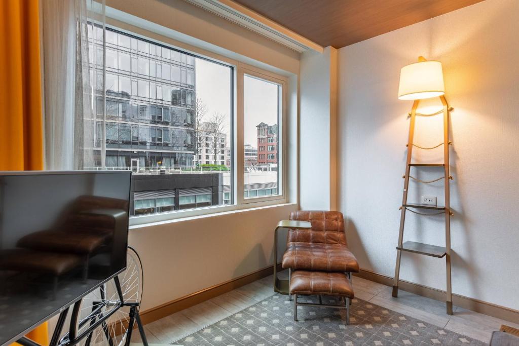 The Envoy Hotel, Autograph Collection - 