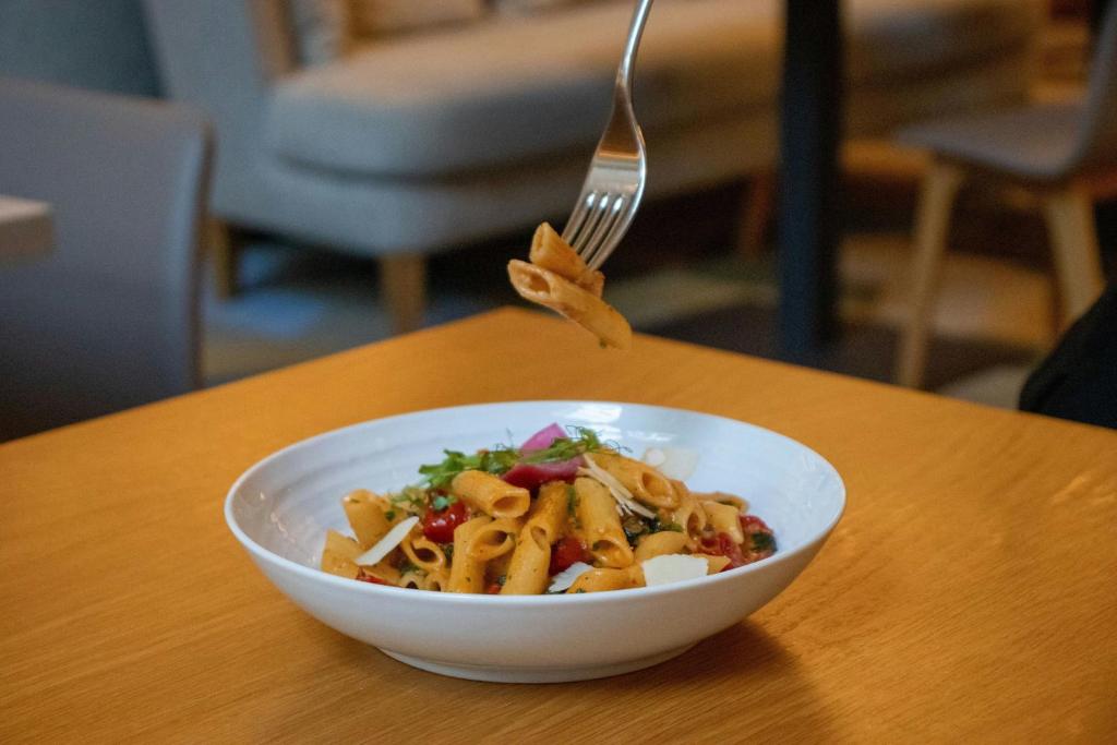ホテルの敷地内または近くでの食事または食べ物