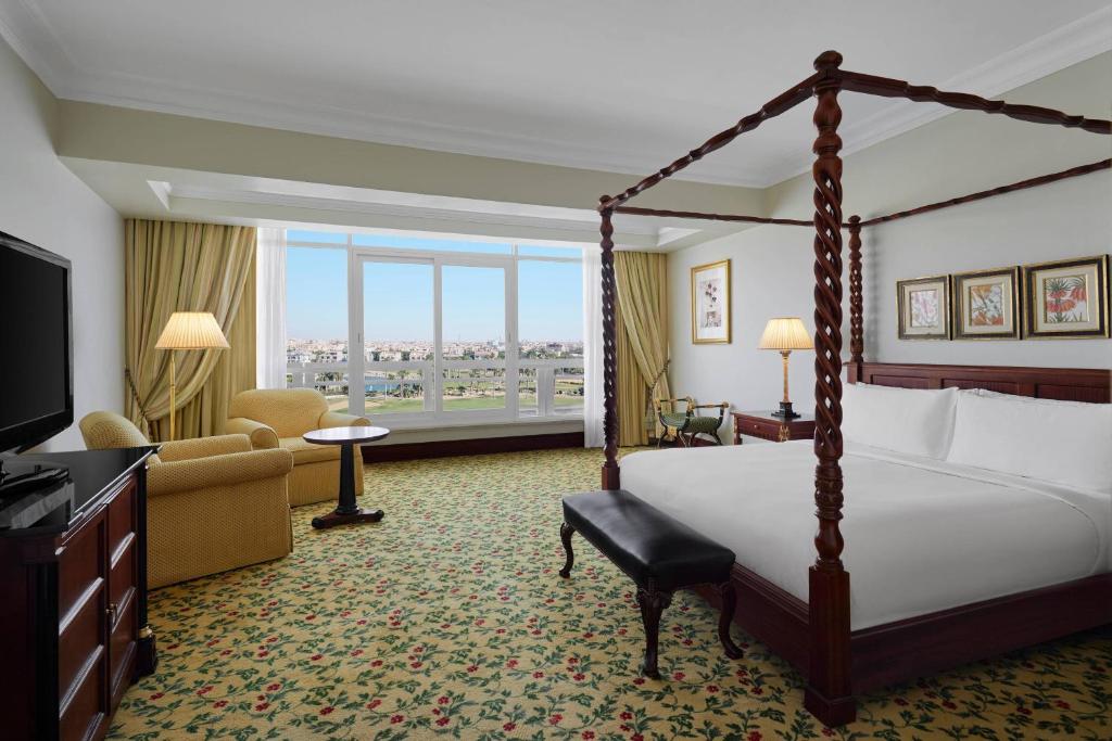 Postel nebo postele na pokoji v ubytování JW Marriott Hotel Cairo