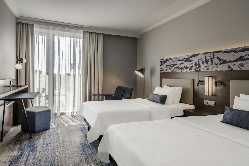 Uma cama ou camas num quarto em Courtyard by Marriott Linz