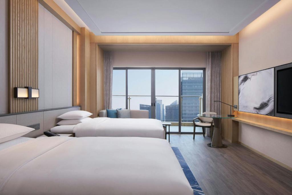 Postel nebo postele na pokoji v ubytování Courtyard by Marriott Foshan