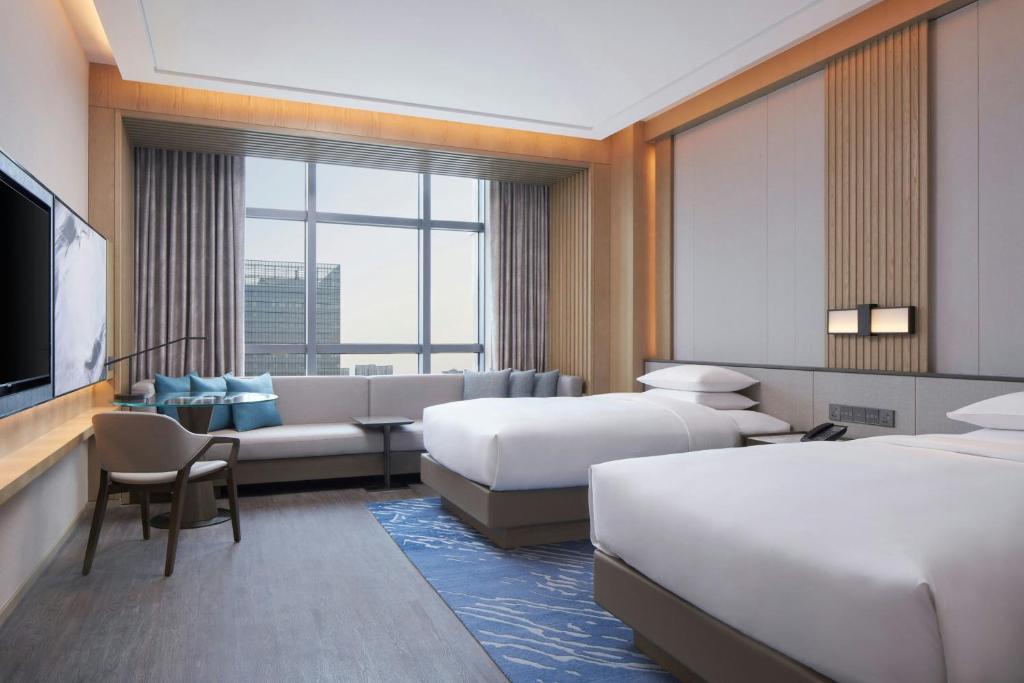 Postel nebo postele na pokoji v ubytování Courtyard by Marriott Foshan