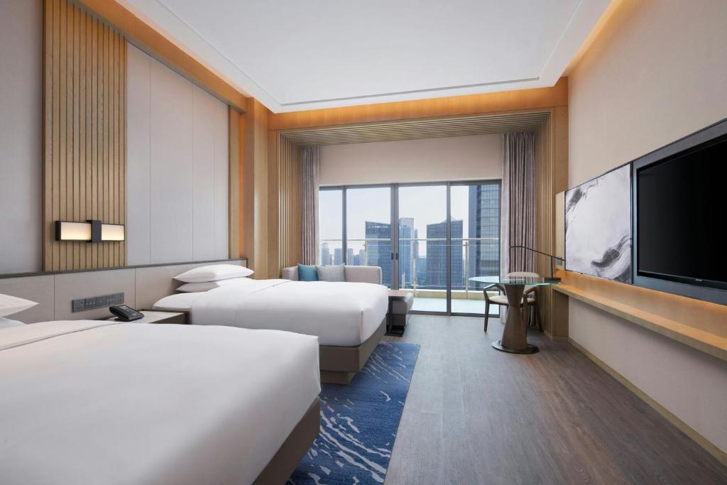 Postel nebo postele na pokoji v ubytování Courtyard by Marriott Foshan