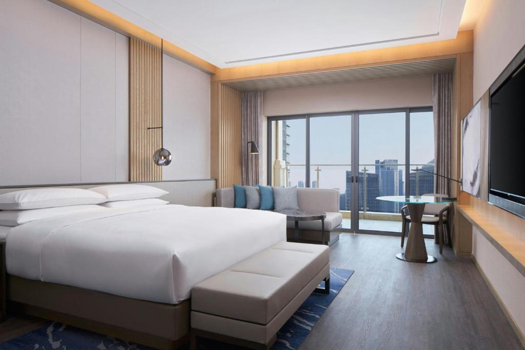 Postel nebo postele na pokoji v ubytování Courtyard by Marriott Foshan