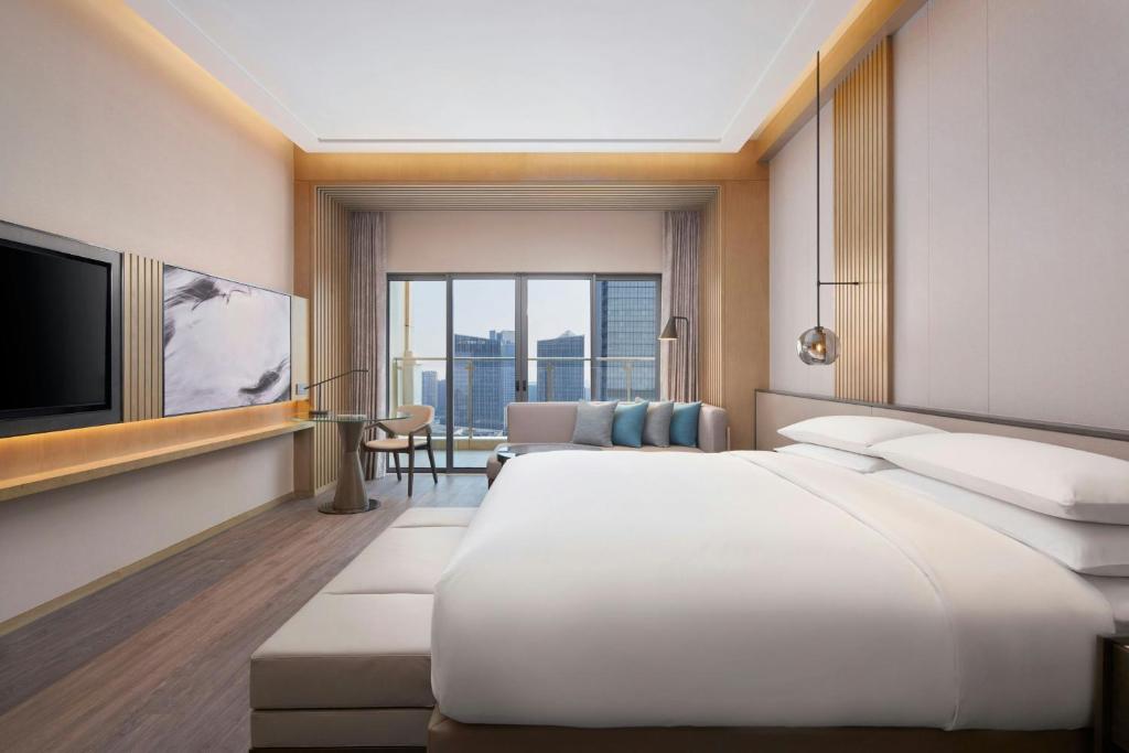Postel nebo postele na pokoji v ubytování Courtyard by Marriott Foshan