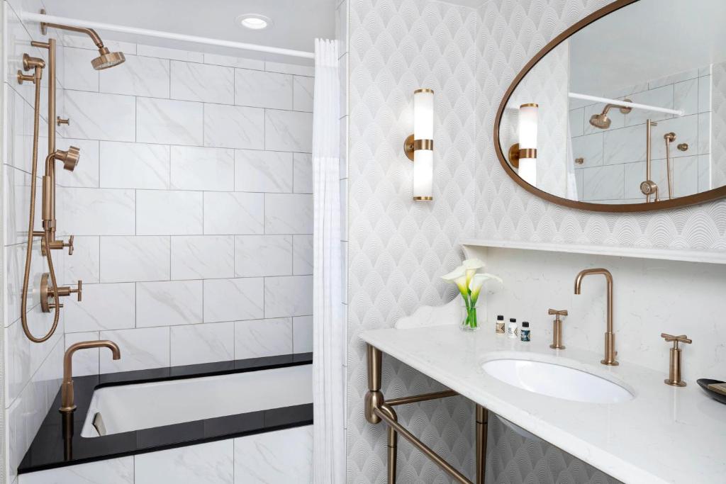 Hotel LeVeque, Autograph Collection - 