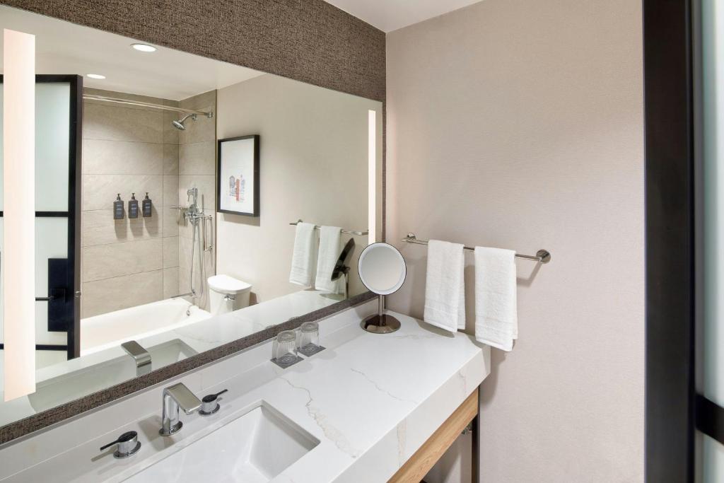 Sheraton Fort Worth Downtown Hotel - Chambre Queen Avec Deux Lits Queen