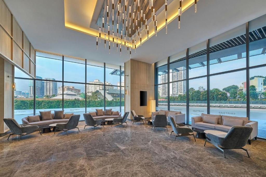 Courtyard by Marriott Kuala Lumpur South: lobby