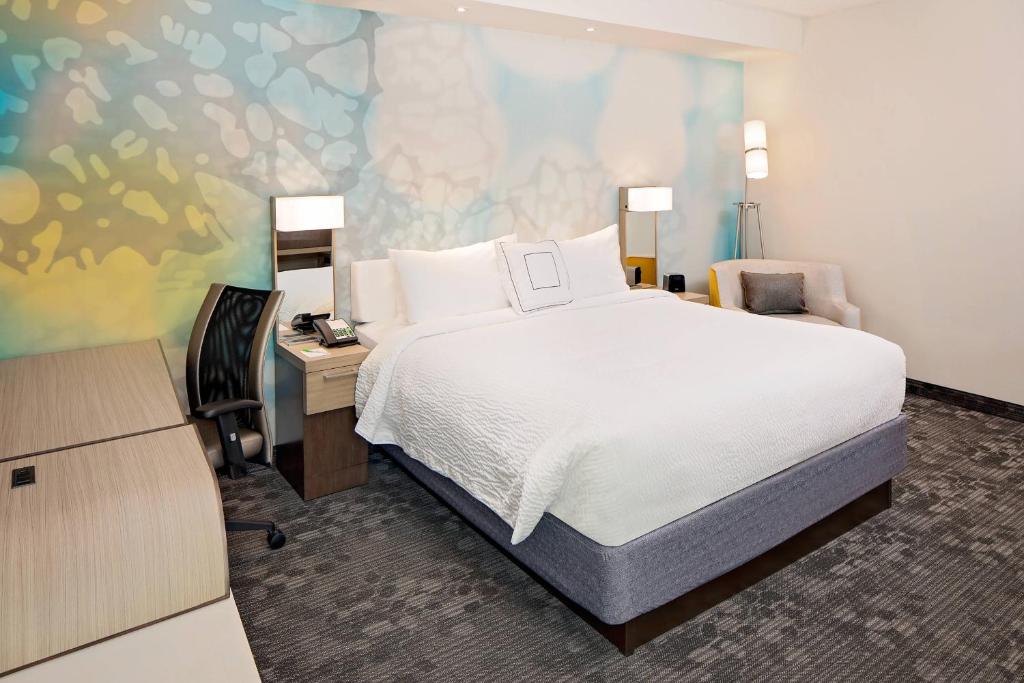 Courtyard by Marriott Dallas Downtown/Reunion District - Habitación De Huéspedes Del Rey De La Esquina