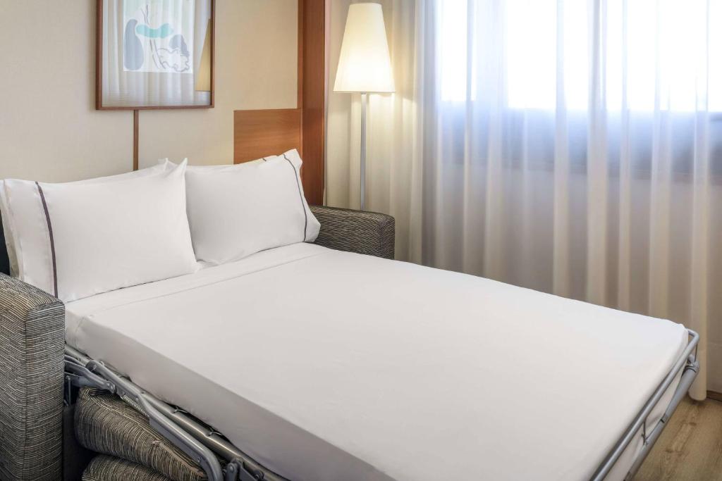Кровать или кровати в номере AC Hotel Genova by Marriott