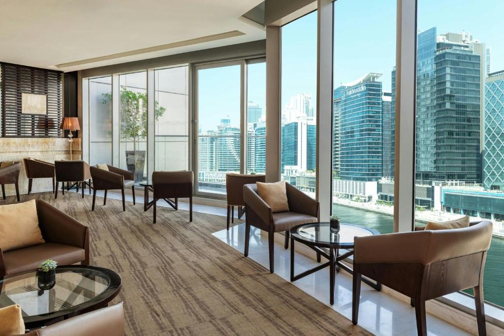 Posezení v ubytování Renaissance Business Bay Hotel, Dubai