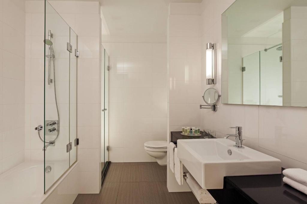 Courtyard by Marriott Budapest City Center - Resim 3