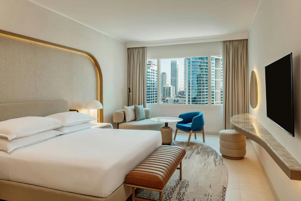 Postel nebo postele na pokoji v ubytování Sheraton Jumeirah Beach Resort