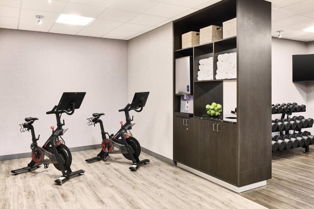 Fitness centrum a/nebo fitness zařízení v ubytování AC Hotel by Marriott Bridgewater