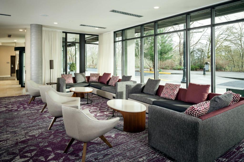 Posezení v ubytování Courtyard by Marriott Corvallis