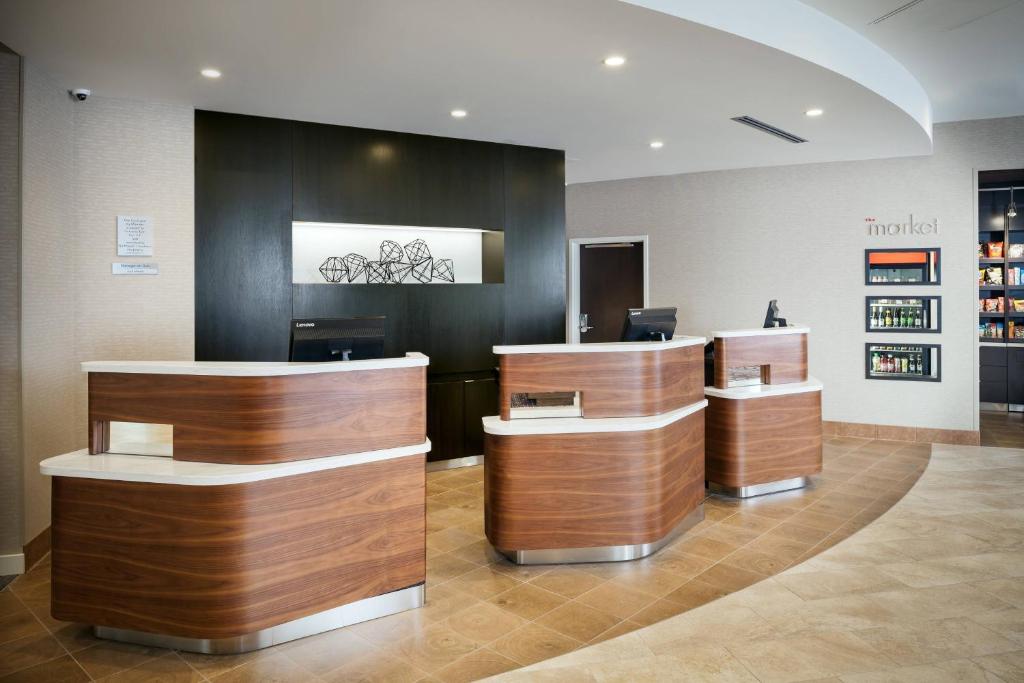 TV a/nebo společenská místnost v ubytování Courtyard by Marriott Corvallis