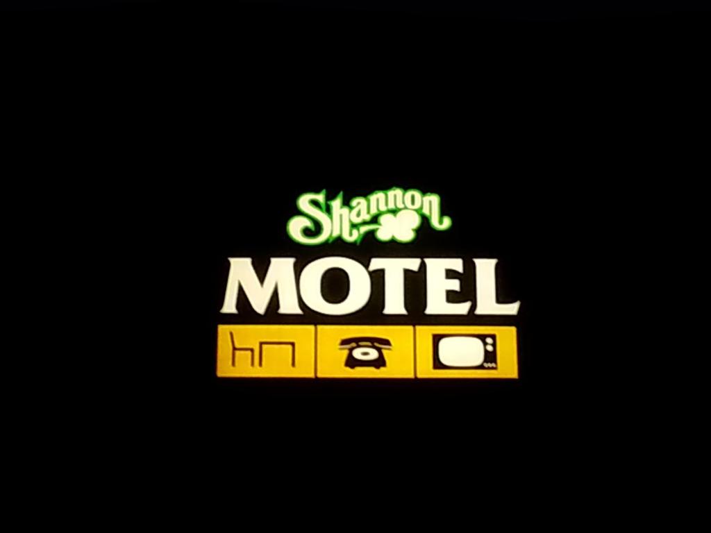 Certifikát, hodnocení, plakát nebo jiný dokument vystavený v ubytování Shannon Motel