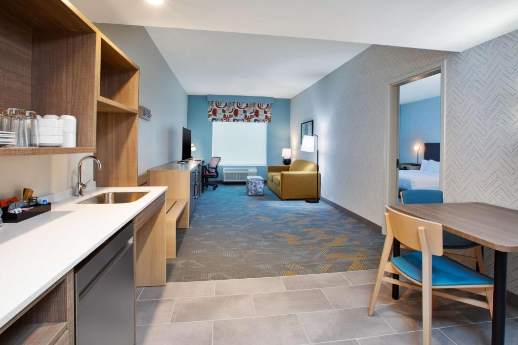 Home2 Suites By Hilton Grand Rapids Northeast photo