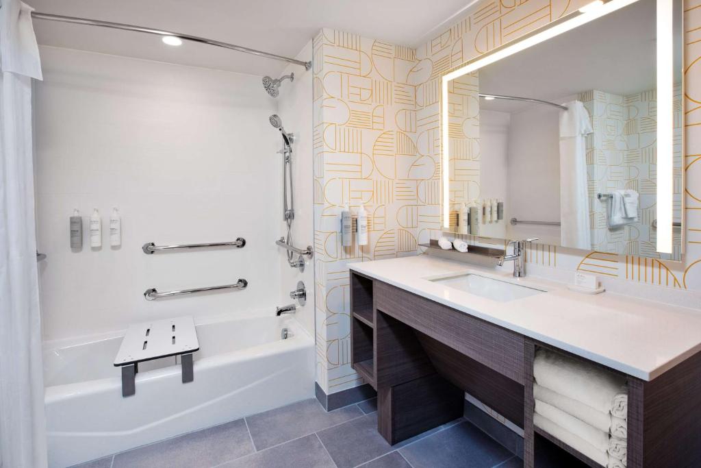 Home2 Suites By Hilton Grand Rapids Northeast photo