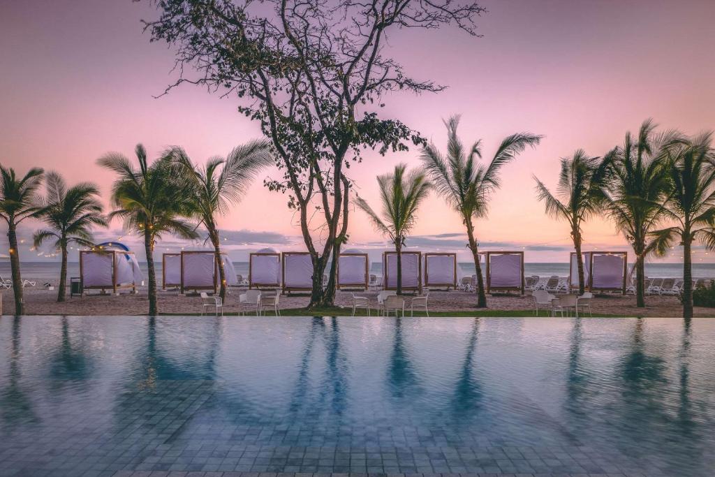 Bazén v ubytování Radisson Riviera Panama nebo v jeho okolí