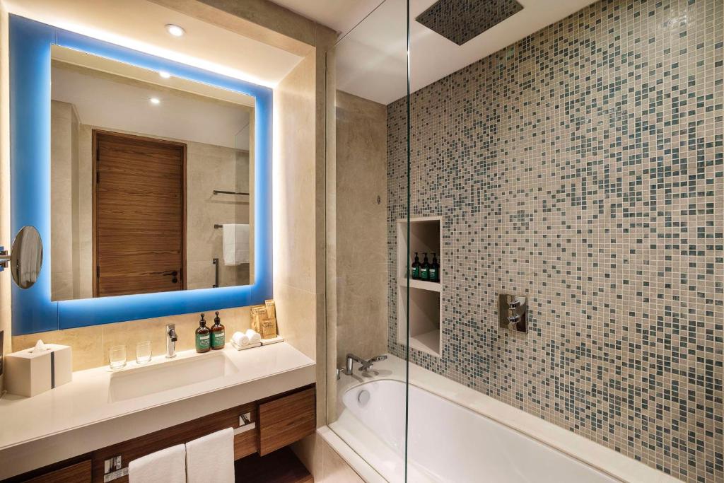 Tumbi Hotel Dubai The Palm,Tapestry Collection Hilton - Resim 19