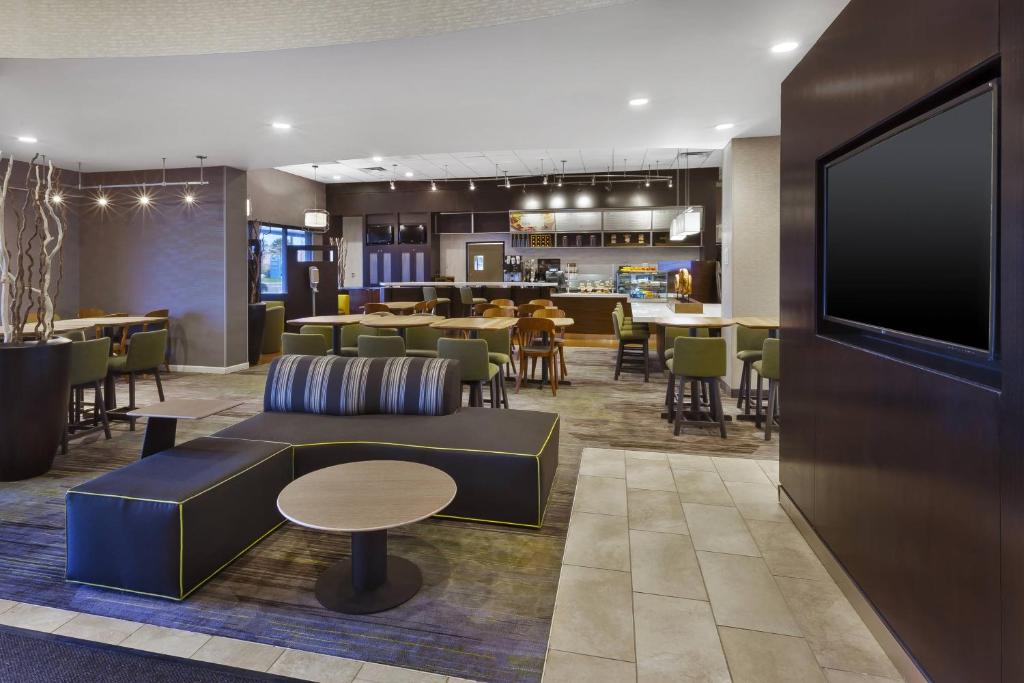 Posezení v ubytování Courtyard by Marriott Secaucus Meadowlands