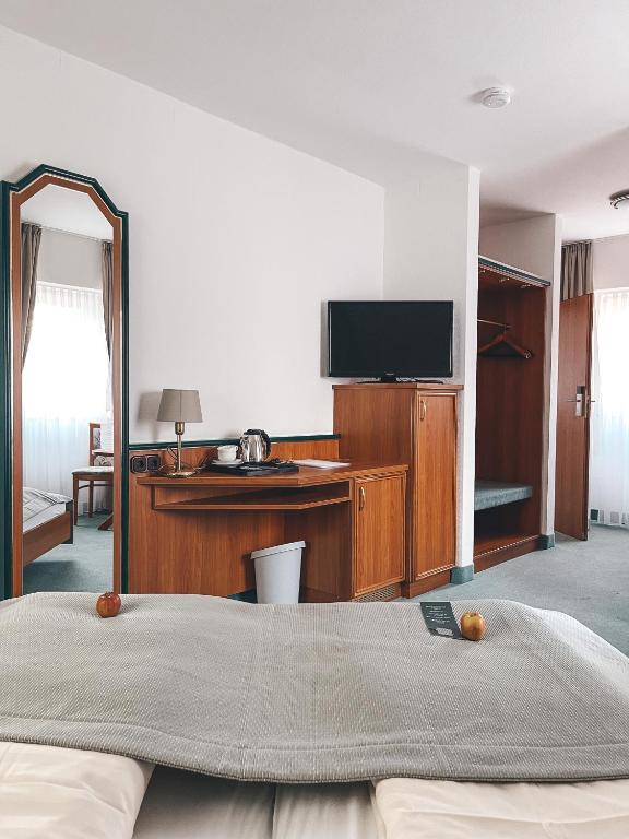 TV a/nebo společenská místnost v ubytování Hotel Tillmanns