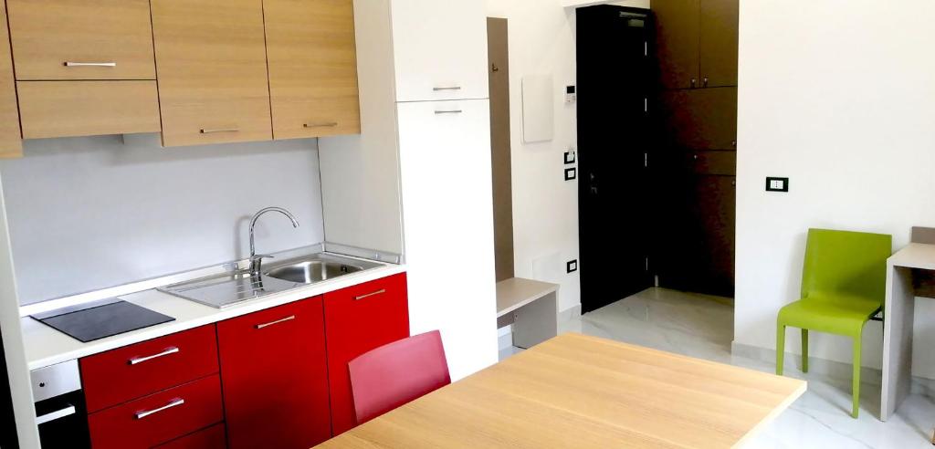 Kuchyň nebo kuchyňský kout v ubytování HOTEL HOUSE GARGANO
