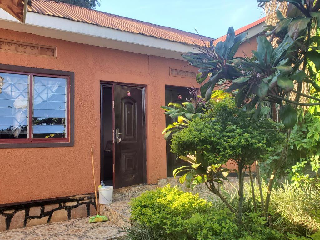 Gorilla African Guest House tesisinin dışında bir bahçe