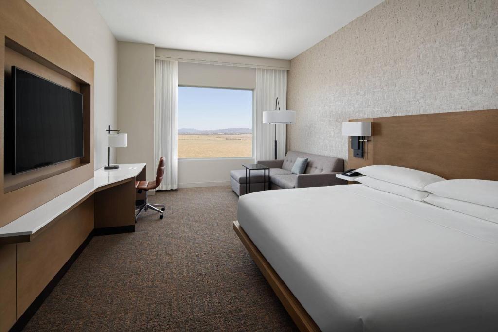 TV a/nebo společenská místnost v ubytování Marriott Phoenix Chandler