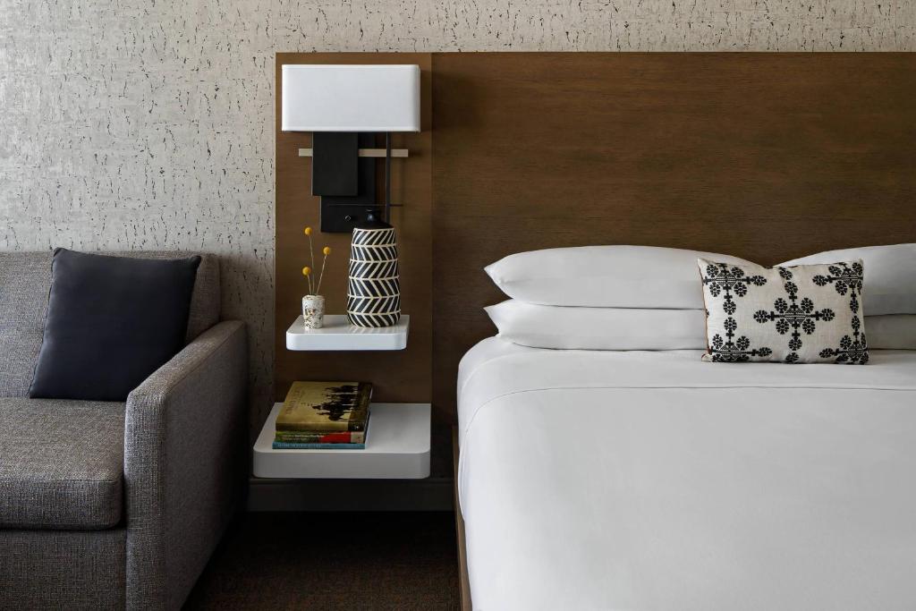 Postel nebo postele na pokoji v ubytování Marriott Phoenix Chandler