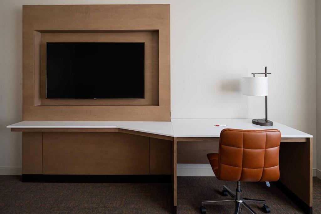 TV a/nebo společenská místnost v ubytování Marriott Phoenix Chandler