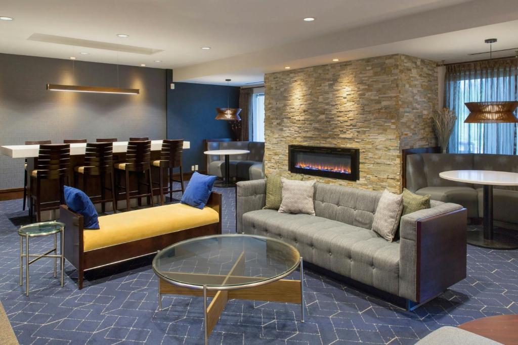 Posezení v ubytování Courtyard by Marriott Buffalo Amherst/University