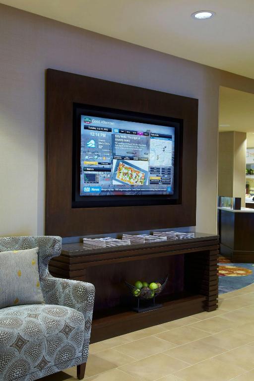 TV a/nebo společenská místnost v ubytování Courtyard by Marriott Buffalo Amherst/University