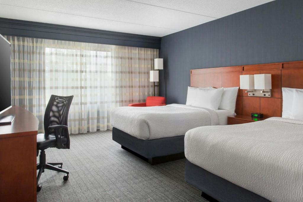 Postel nebo postele na pokoji v ubytování Courtyard by Marriott Buffalo Amherst/University
