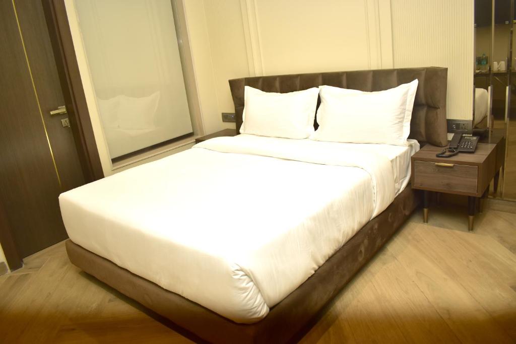Postel nebo postele na pokoji v ubytování Hotel Cullinan By Qotel Janakpuri